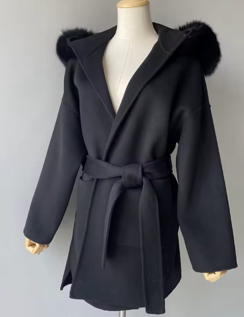 LUNA – Timeless Cashmere And Fur Coat!