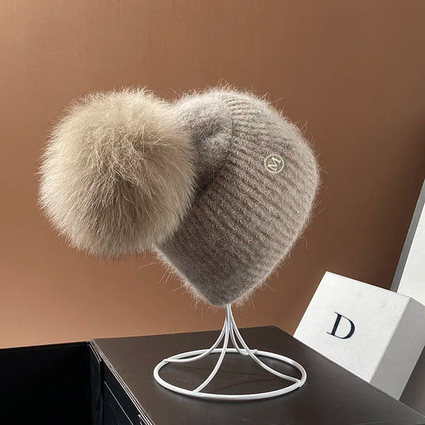 POMPOM - Lyxig vintermössa i äkta rävpäls