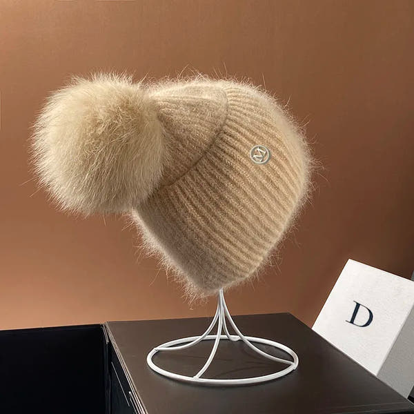 POMPOM - Lyxig vintermössa i äkta rävpäls